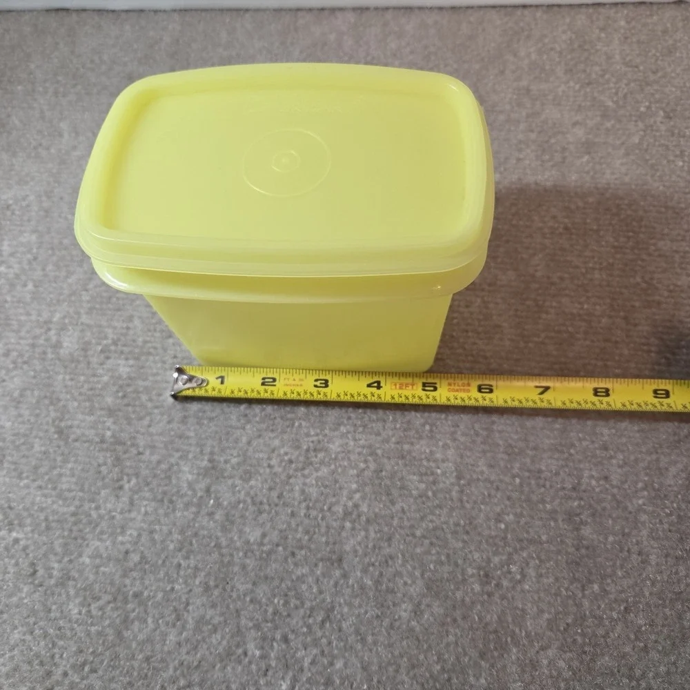 Vintage 1970's Tupperware Yellow Shelf Saver Refrigerator Container 1243-5